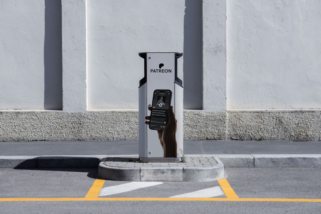 Dinamo Custom Typefaces Patreon Oracle Mockup Billboard 2023 Web Res 3