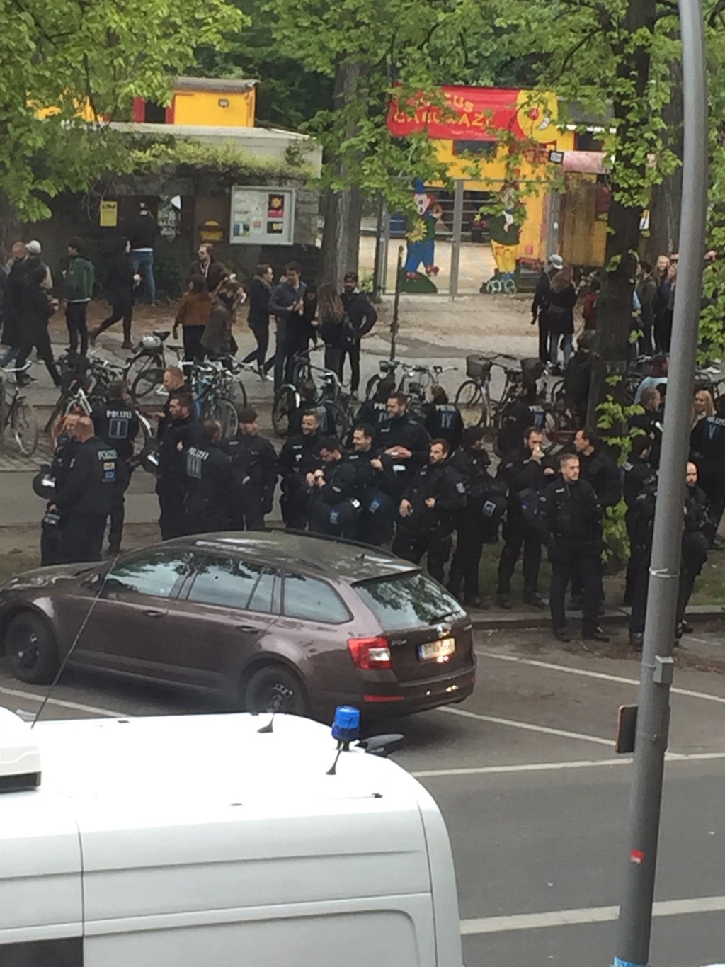 Dinamo Difficult Times 04 Police