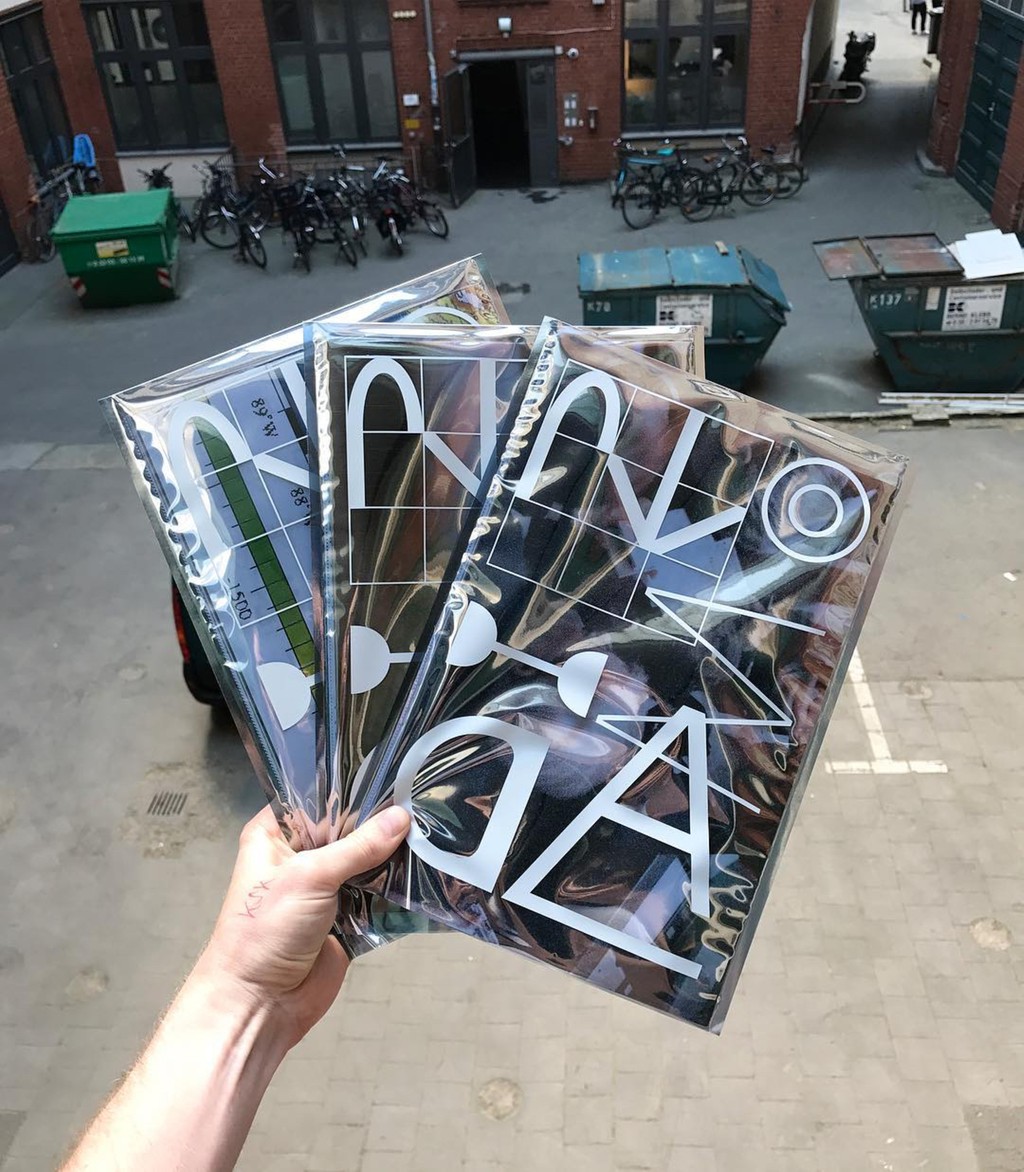 Dinamo Specimen Window