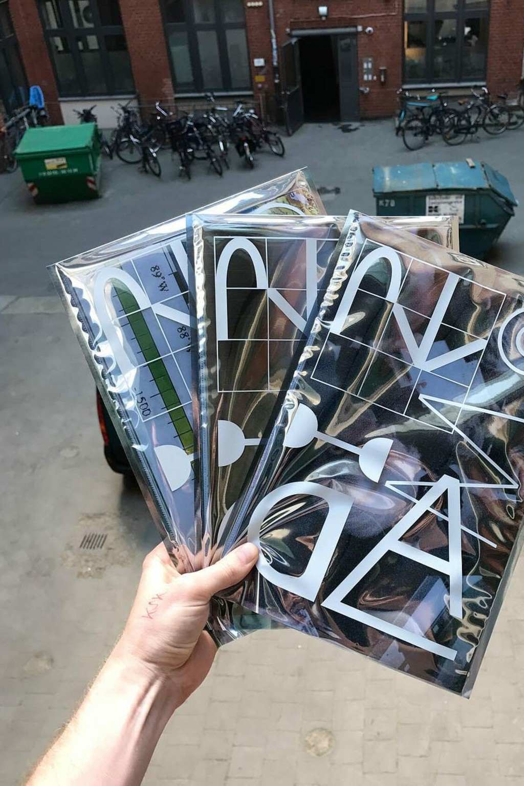 Dinamo Specimen Window