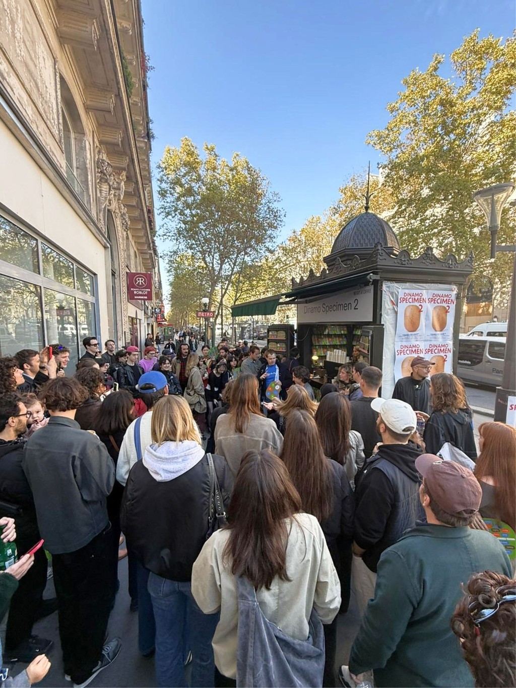 Dinamo Event Specimen Launch People Crowd Far Web