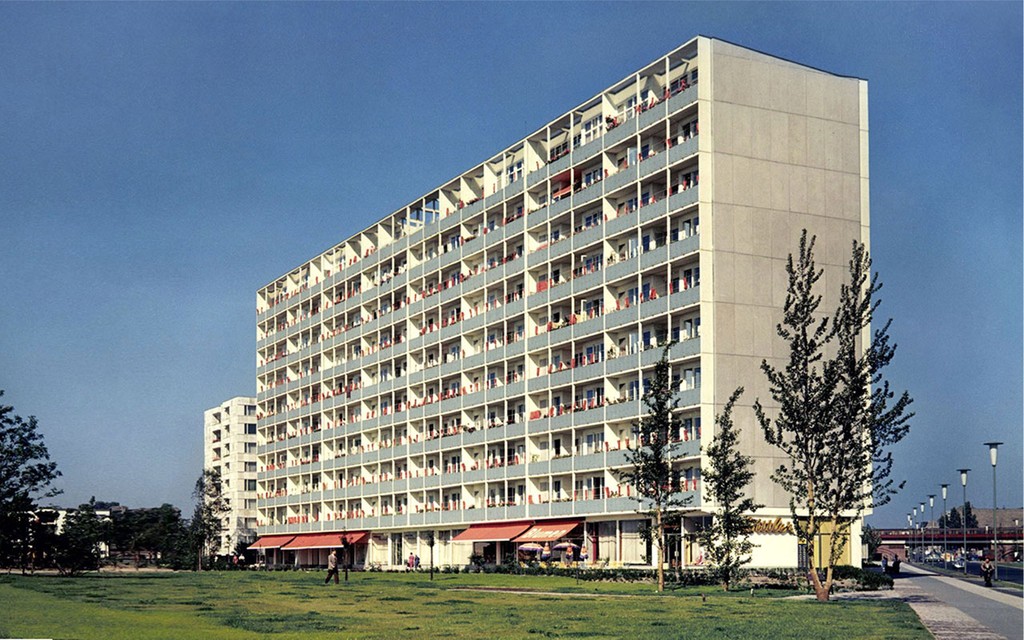 Dinamo Typeface Stefan Hansaviertel Web