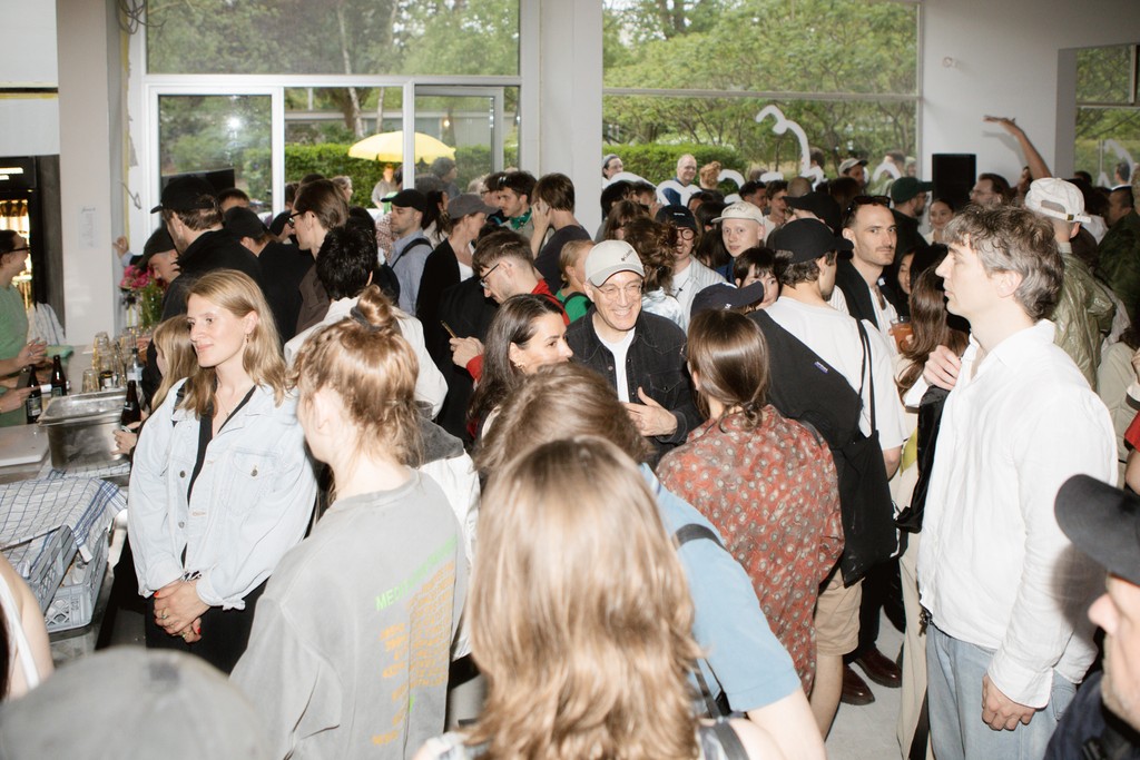 Dinamo Editions Stefan Marx Event Crowd Bar