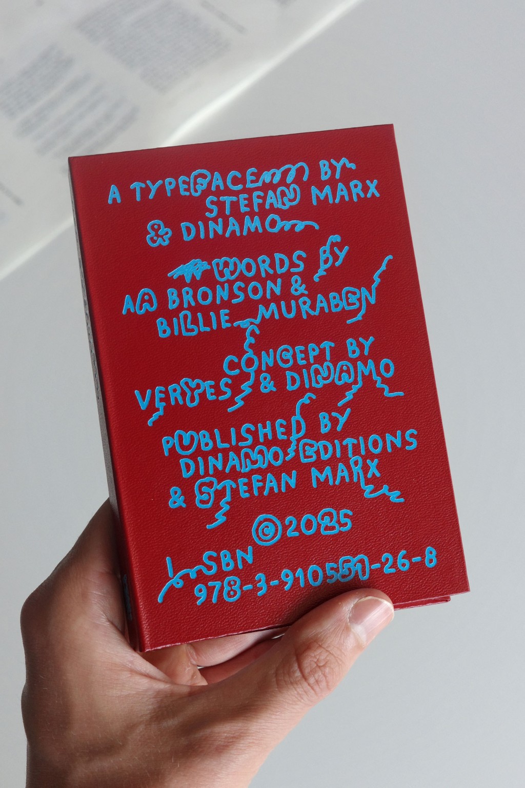 Dinamo Typeface Stefan Marx Typefacepage Hero Mobile 6