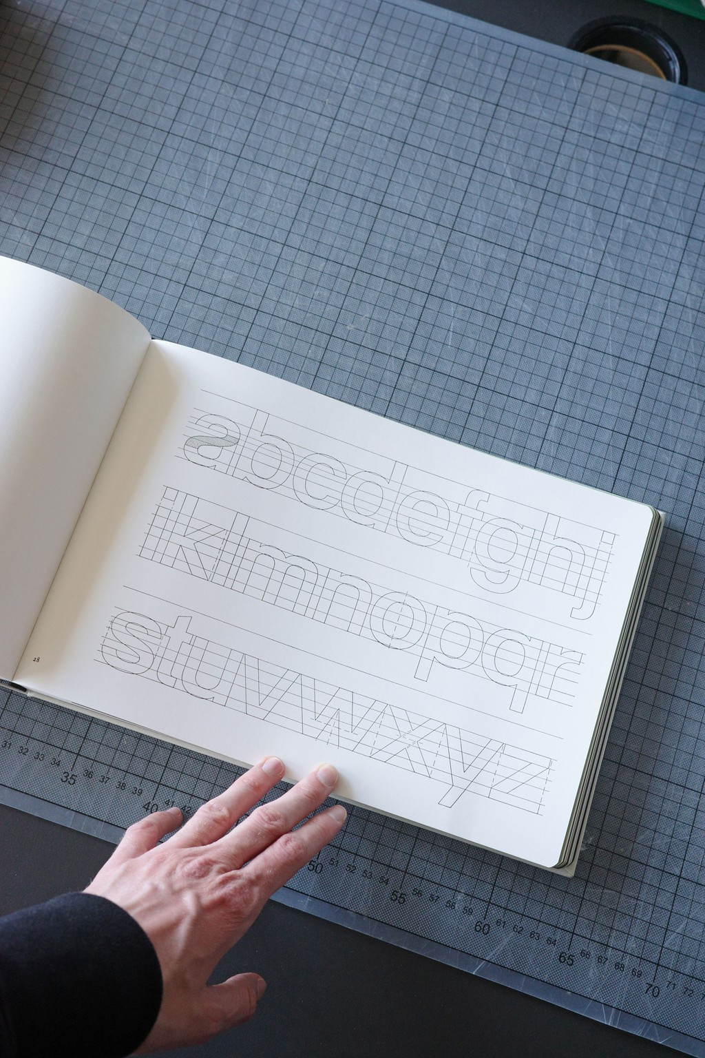 Dinamo Editions Walter Kaerch Release Alphabet Web