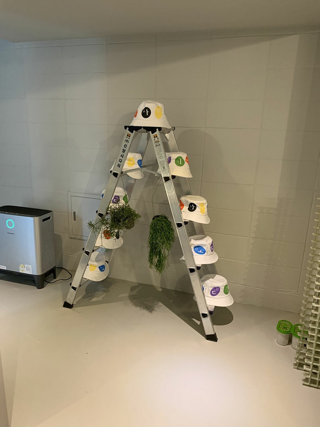 Dinamo Hangul Fisherhat 03 Stairs