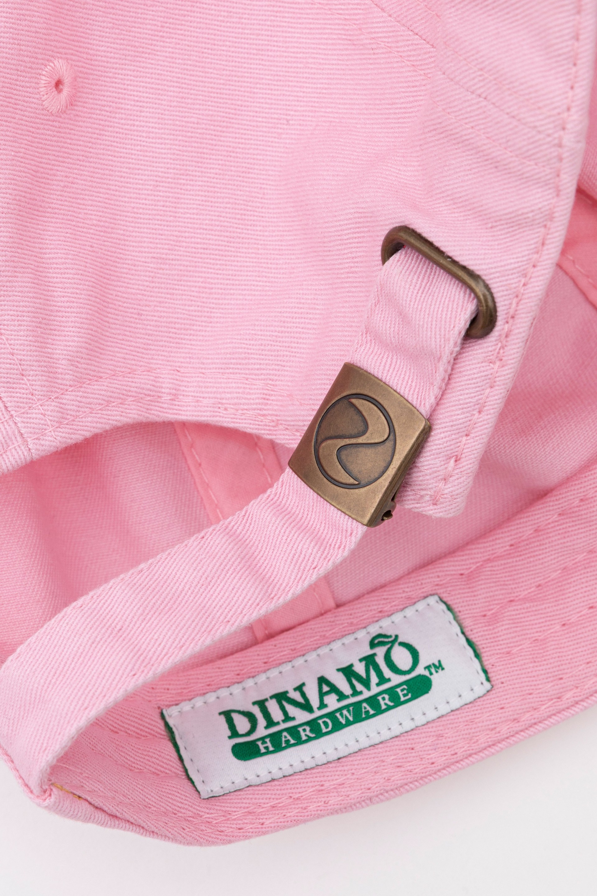 디나모 Dinamo Typefaces ABC Cap in Pink