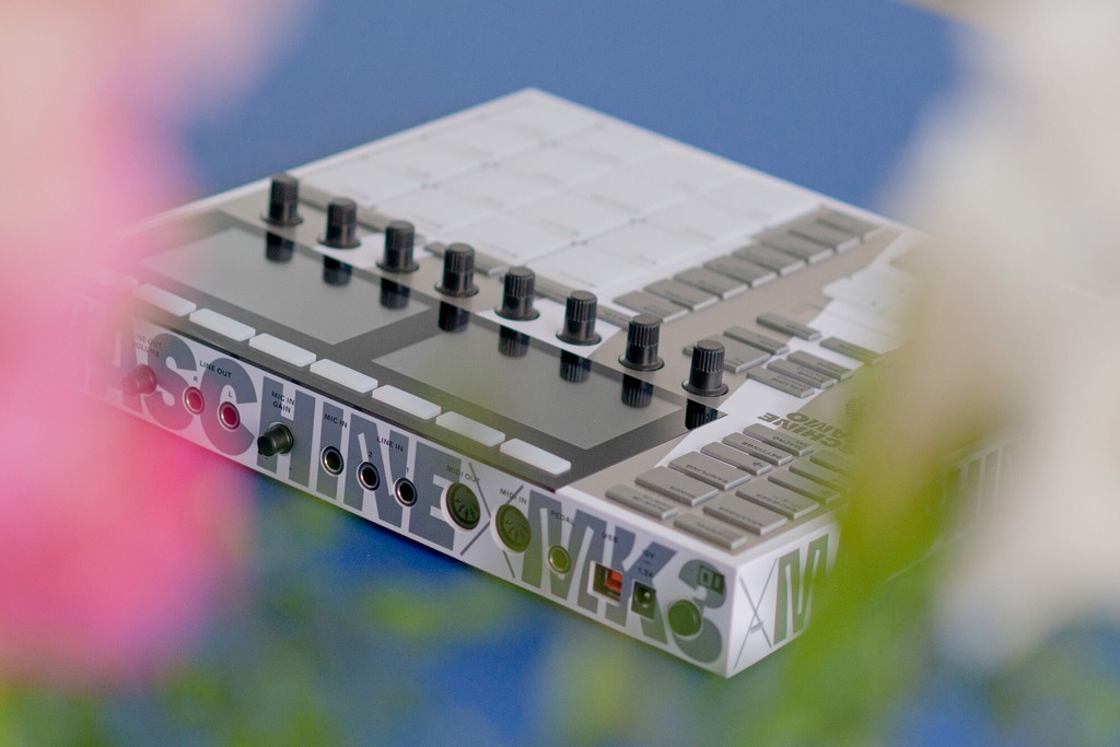 MASCHINE Mk3 Dinamo — Dinamo Typefaces