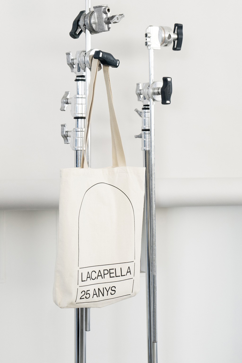 Monument Grotesk Lacapella 3