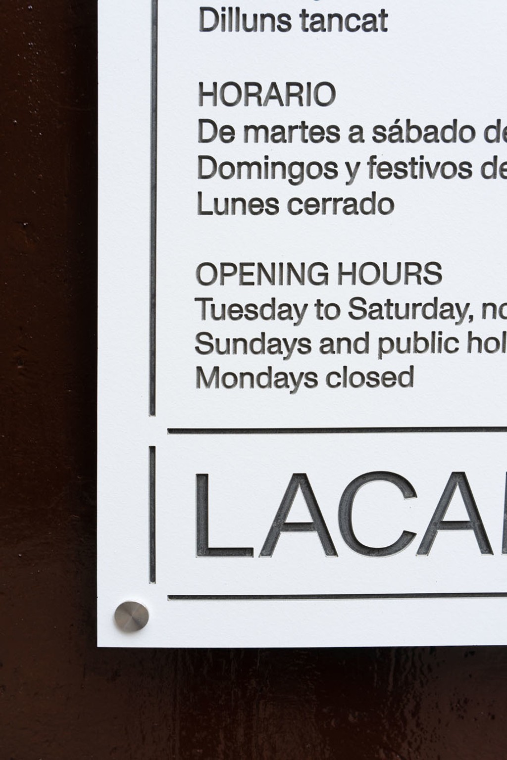 Monument Grotesk Lacapella 9