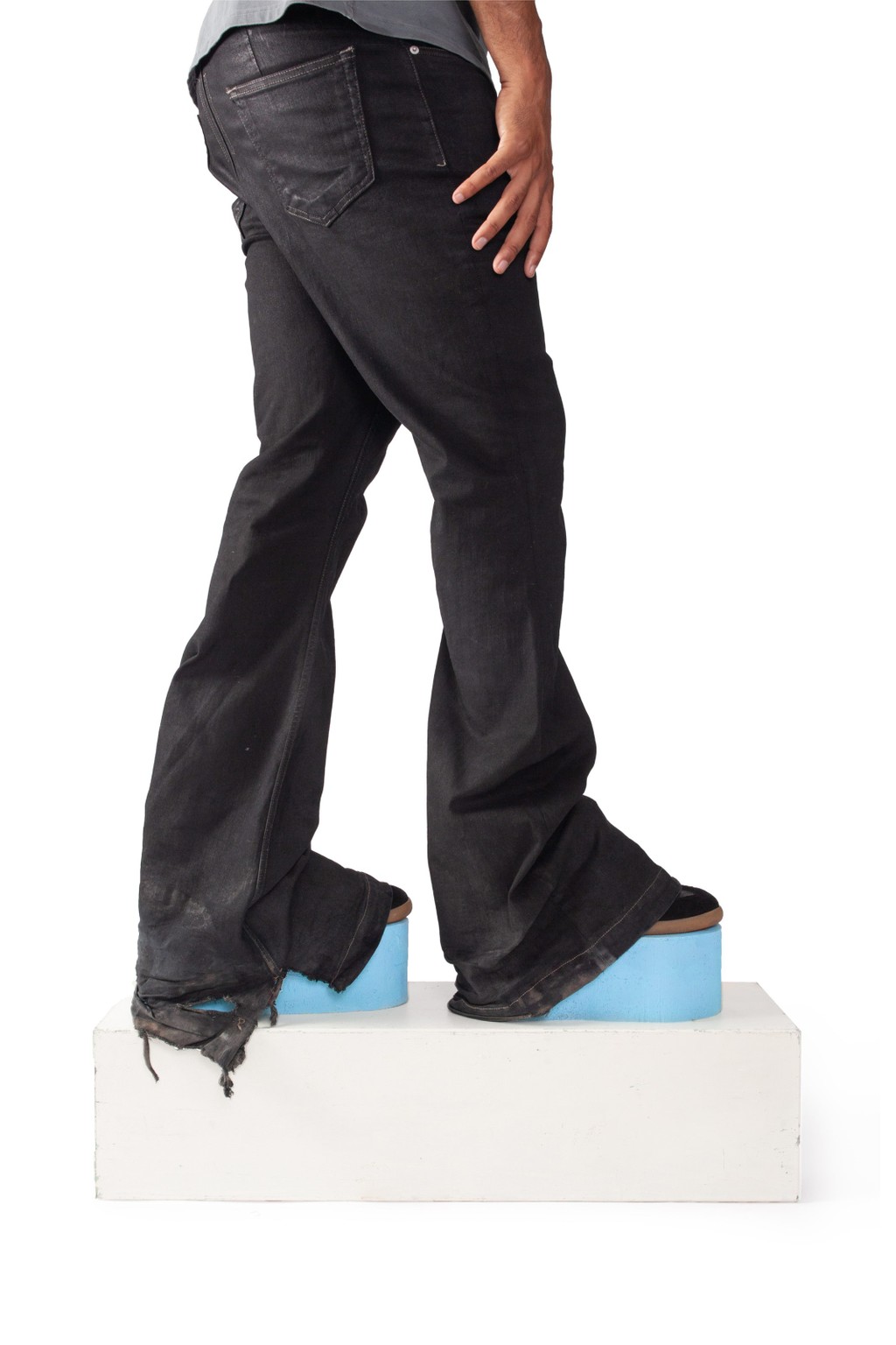 Dinamo Typeface Pelikan Photo Side View